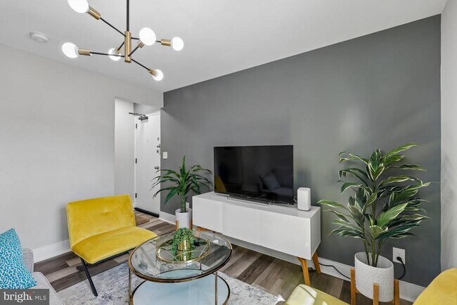 Building Photo - 2107 Fort Davis St SE