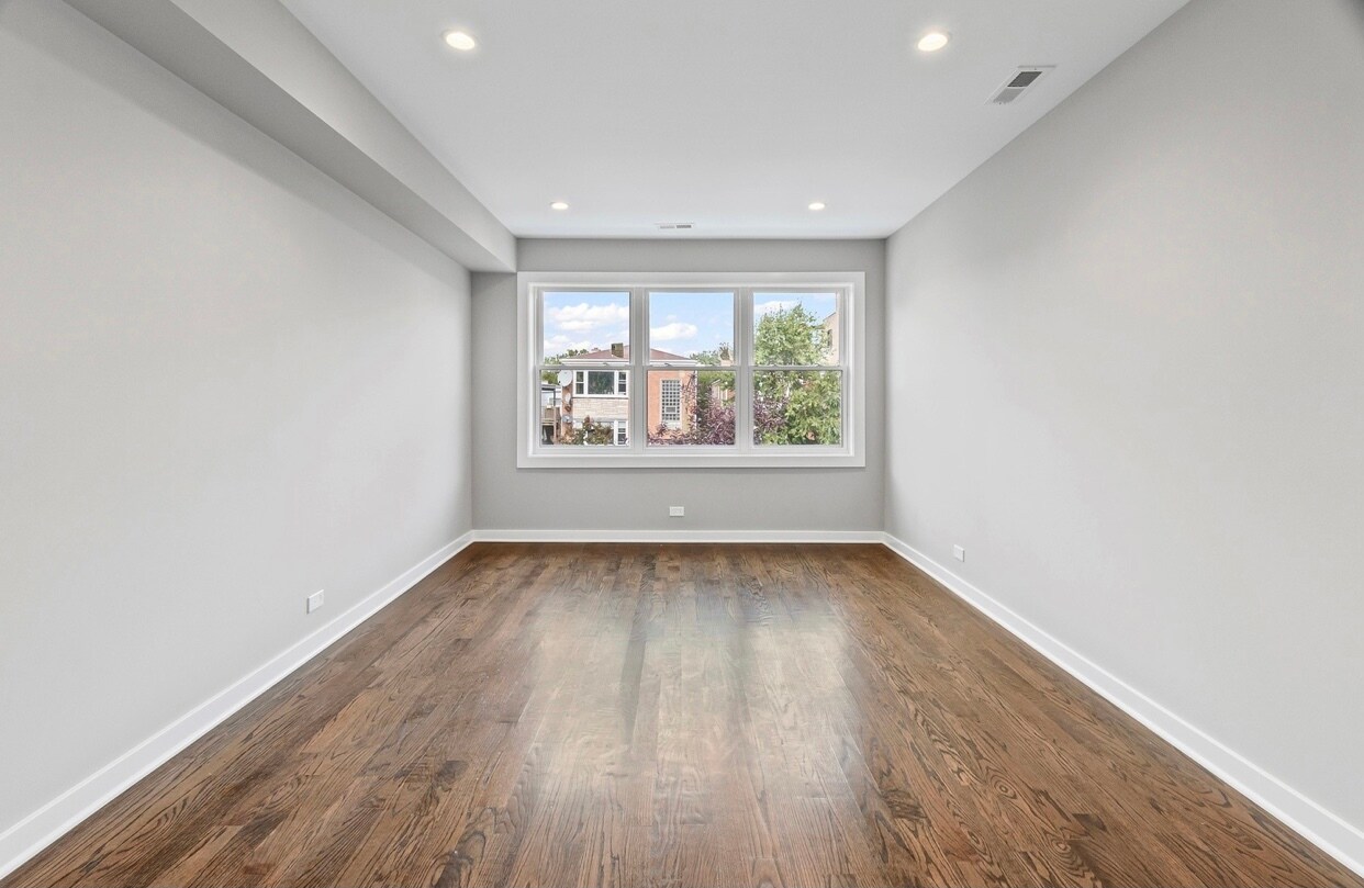 Building Photo - 2553 W Summerdale Ave