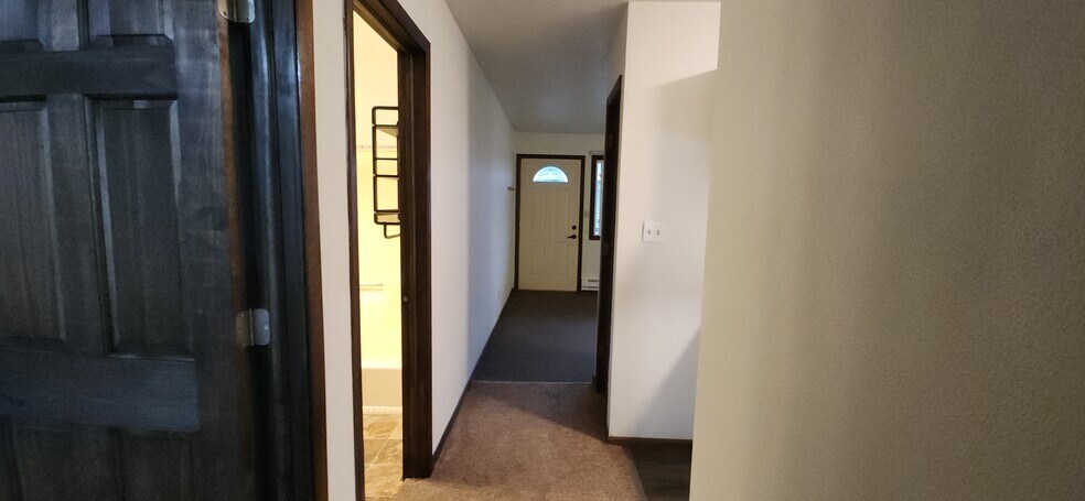 Building Photo - 625 9th St N