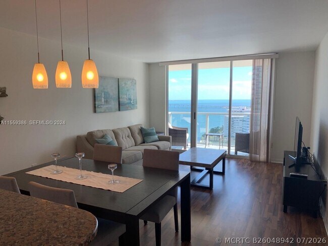 Building Photo - 1155 Brickell Bay Dr