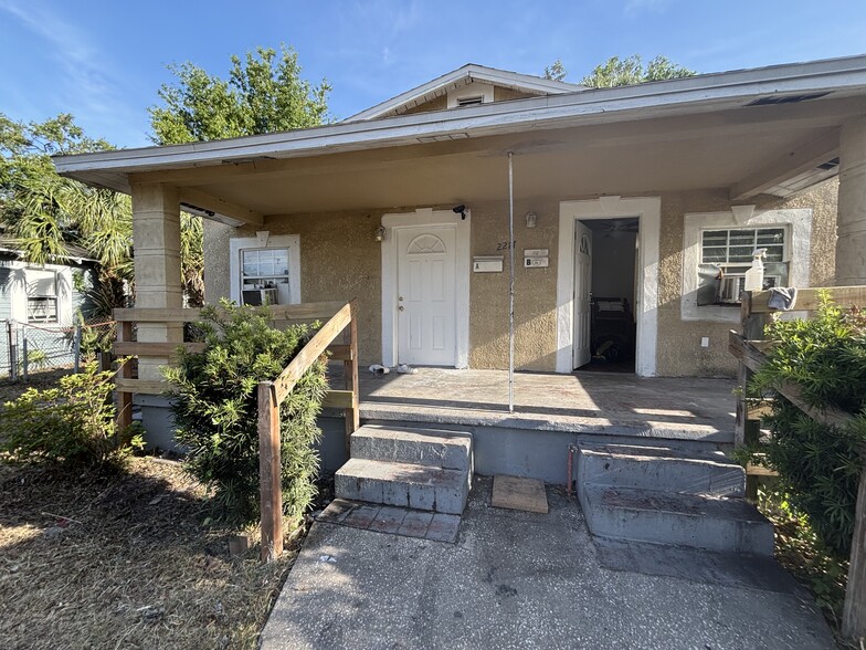 Building Photo - 2217 E 19th Ave