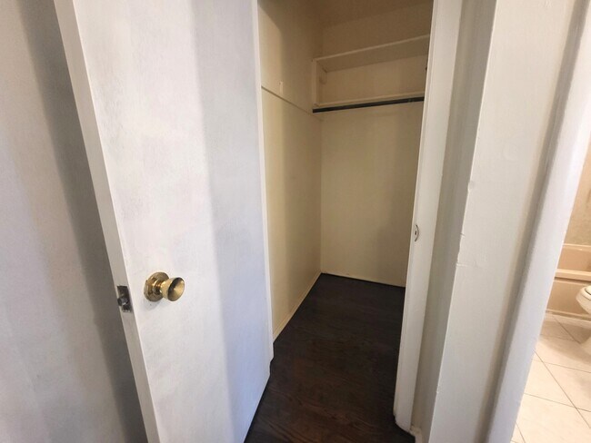 Building Photo - 205 Marian Pkwy