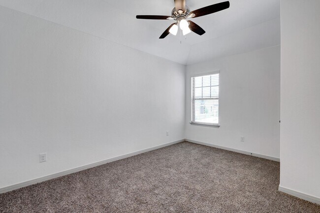 Building Photo - Beautifully Designed Townhome with Upscale Finishes