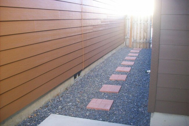 Building Photo - MOVE IN SPECIAL $500 OFF FIRST MONTH RENT ...