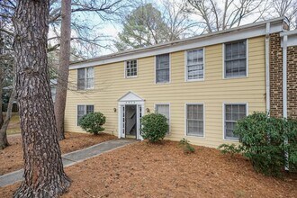 Building Photo - Two Bedroom Home!