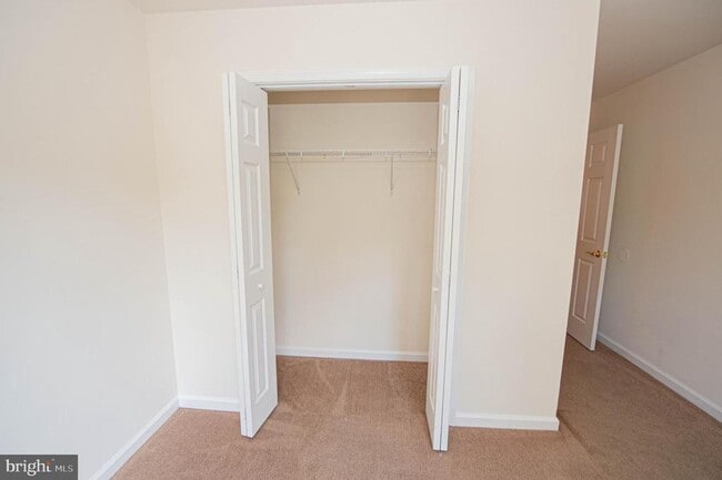 Building Photo - 420 Parkview Ct