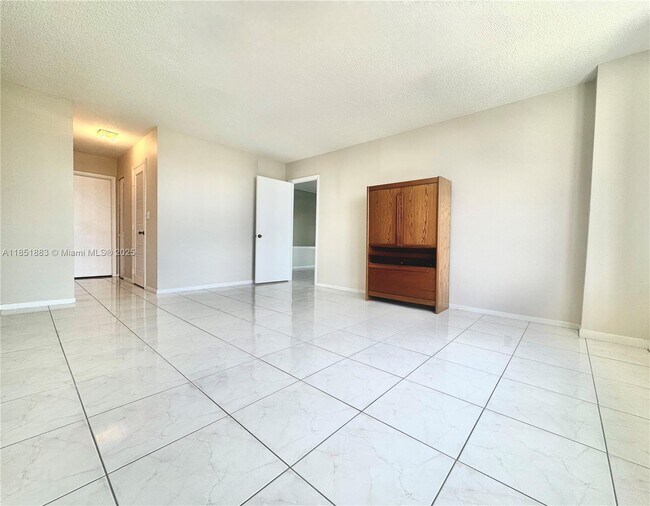 Building Photo - 3800 S Ocean Dr