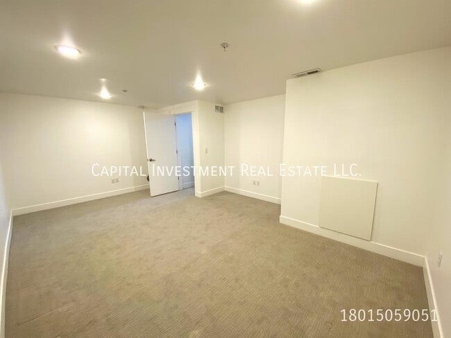 Building Photo - 877 S 200 W