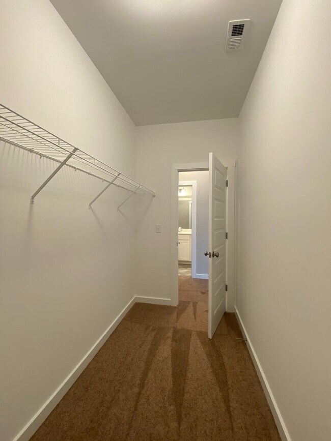Building Photo - 65 Red Oak Ct