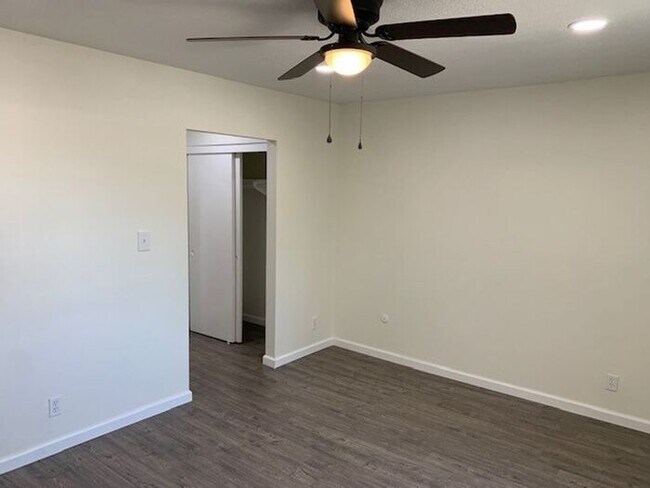 Building Photo - REALLY NICE UPSTRS 1BD 1BA CONDO FOR LEASE! MUST SEE!