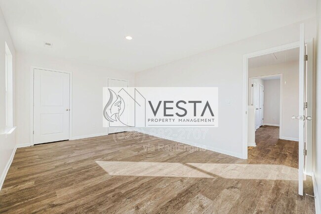 Building Photo - 30 Benedict Ln