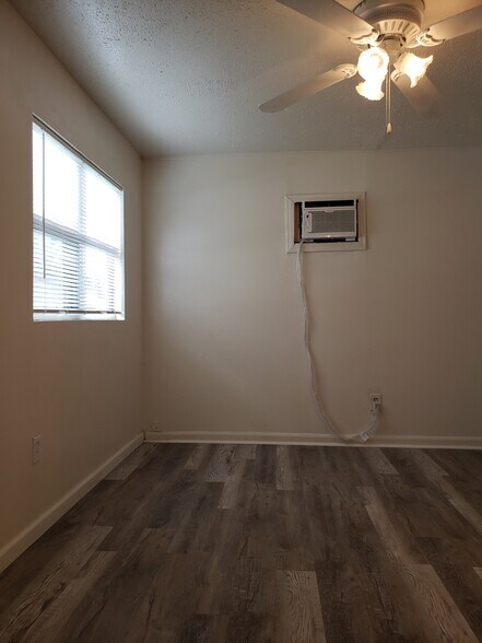 Building Photo - 3900 55th Ave N