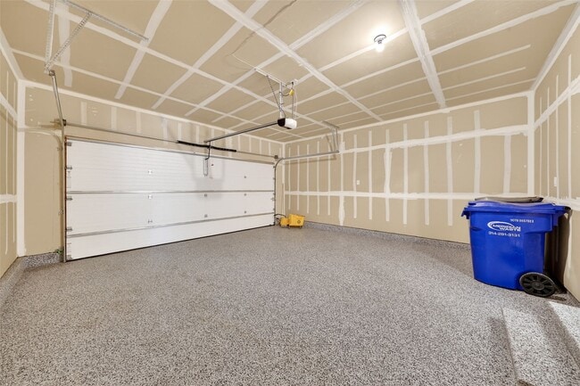 Building Photo - 203 Homestretch Ln