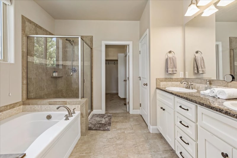 Building Photo - 514 N Vandries Way