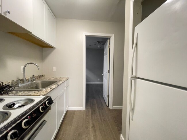 Building Photo - Near Local Shops and Restaurants