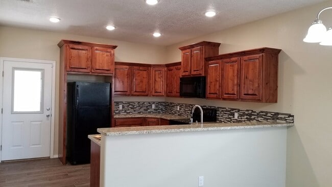 Building Photo - OPEN FLOOR PLAN ON HOME ONLY 1 YEAR OLD