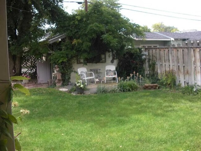 Building Photo - 157 8th Ave N