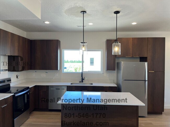 Building Photo - Brand new townhomes in Farmington