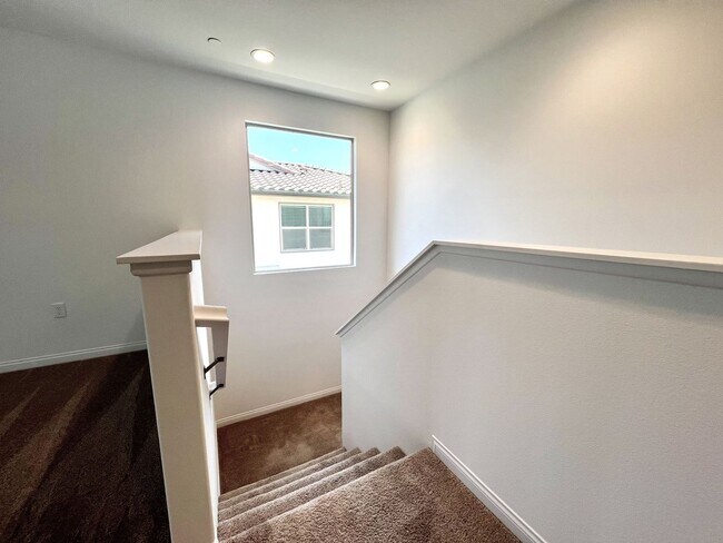 Building Photo - Brand-New 5-Bedroom, 3-Bath Single Family Home for Lease in Ontario with Solar Panels