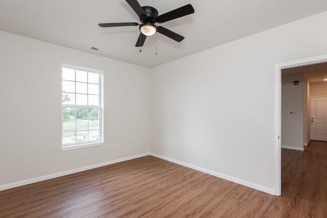 Building Photo - 137 Harmony Mdws Ct