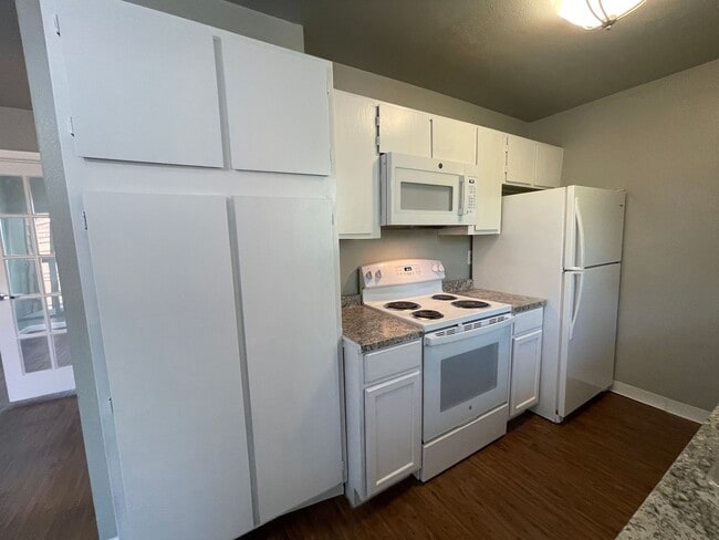 Building Photo - Super Private 1 Bedroom 1 bath in Perfect ...