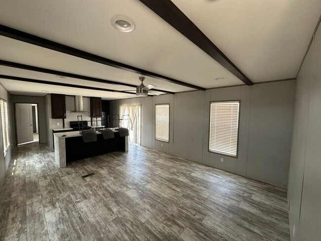 Building Photo - 3 Bed 2 Bath Home