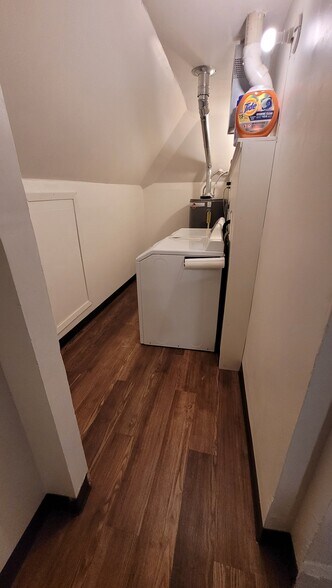 Laundry Room - 106 12th St N