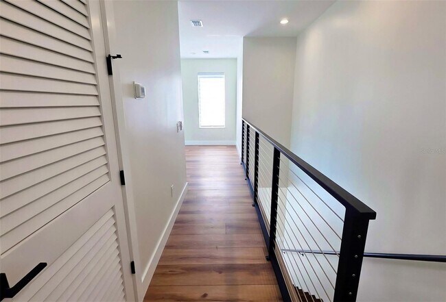 Building Photo - Bold Sarasota Bay Luxury Custom Home, 5 beds/4 baths, Private pool.