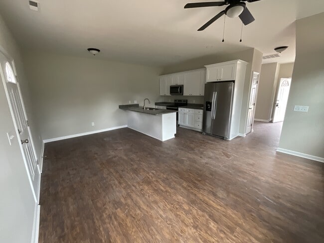 Building Photo - 1015 W C St