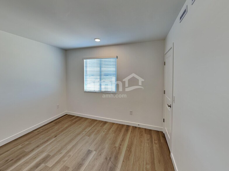 Building Photo - 9714 N Rancho Lozano