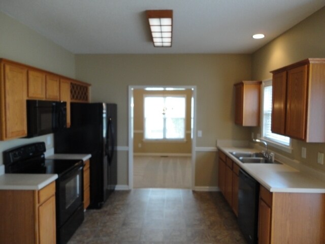 Building Photo - 5805 Brookshadow Dr