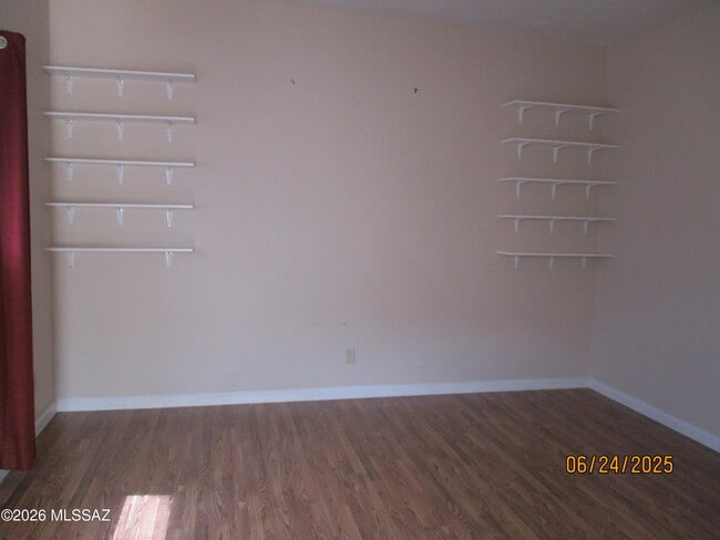 Building Photo - 8134 E Daniella Ln