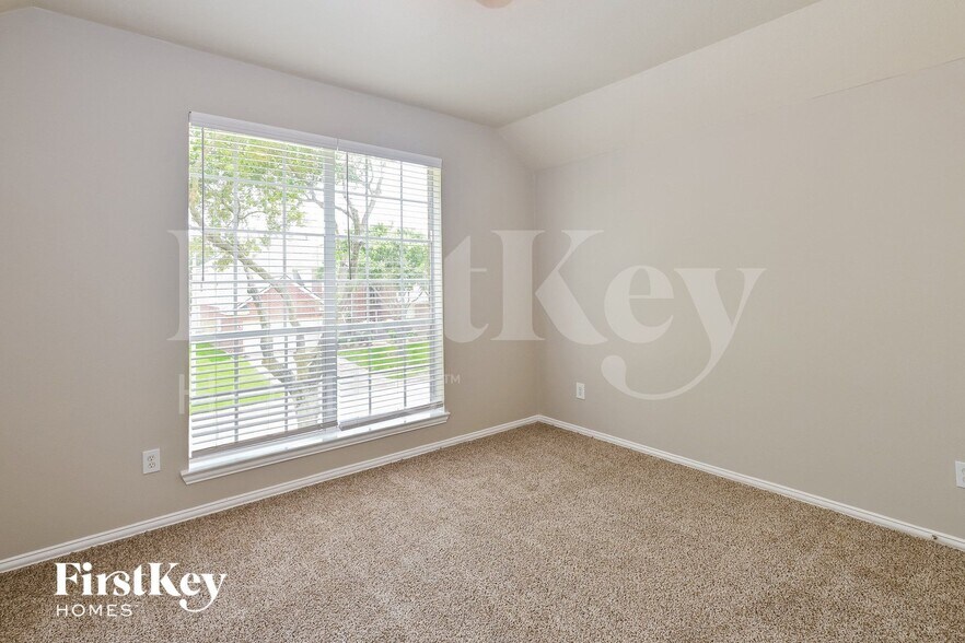 Building Photo - 14103 White Oak Gardens Dr