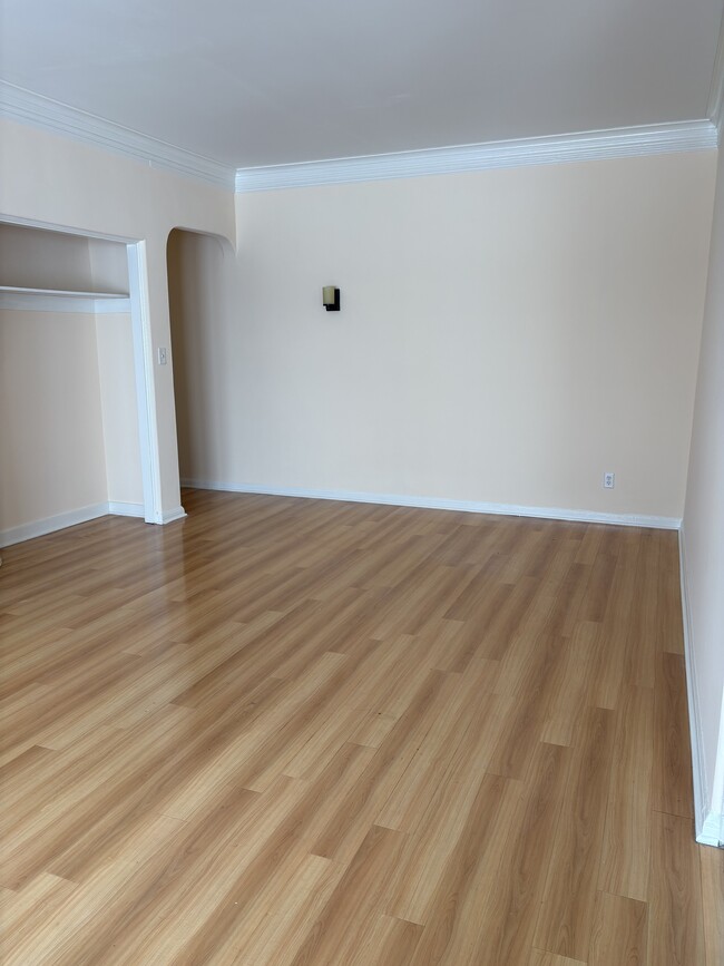 Living Room - 1 - 1327 S Gramercy Pl