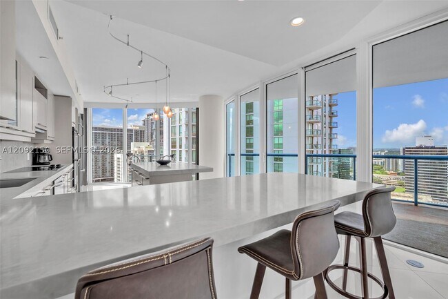 Building Photo - 333 Las Olas Way