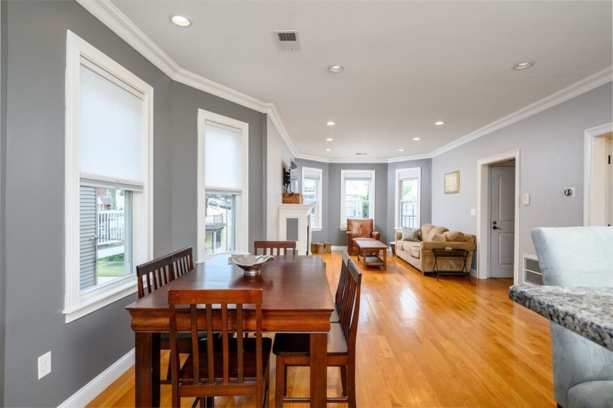 Building Photo - 17 Fairbanks St