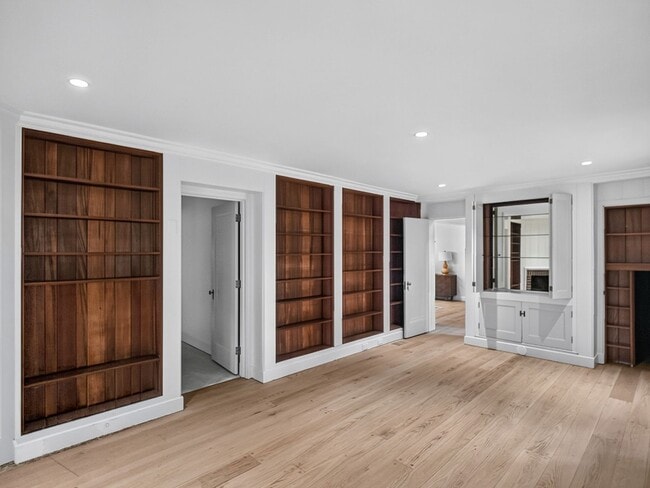 Building Photo - Luxury Tudor Estate in Hamden – Fully Renovated Executive Home Near Yale