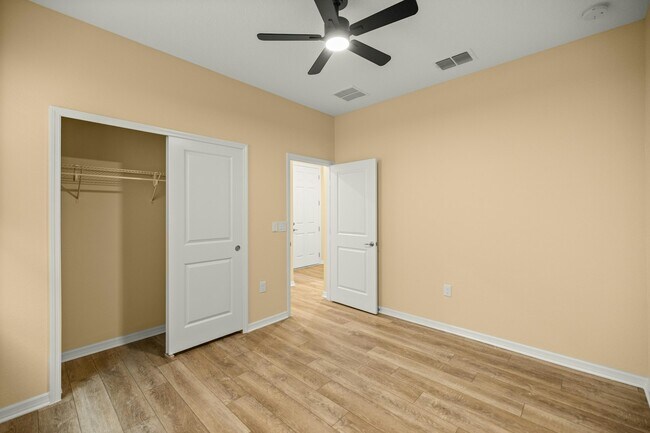 Building Photo - 6137 SW 70th Ave