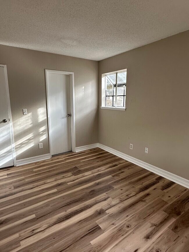 Building Photo - 1872 S Pitkin Cir