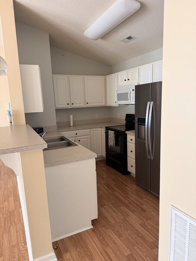 Building Photo - 3485 Forestdale Dr