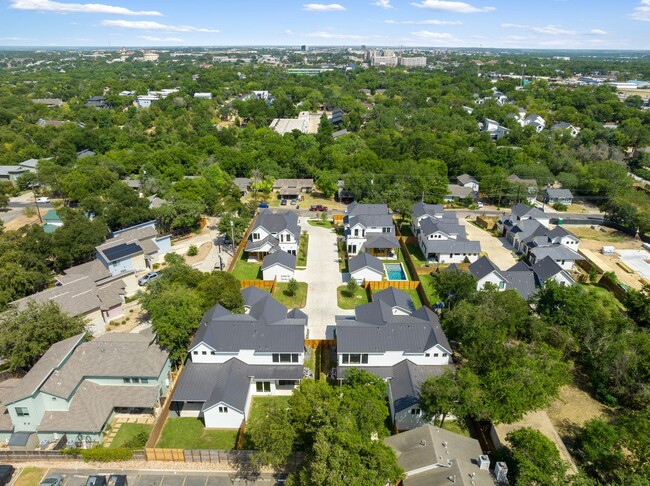 Building Photo - Valley View Villas