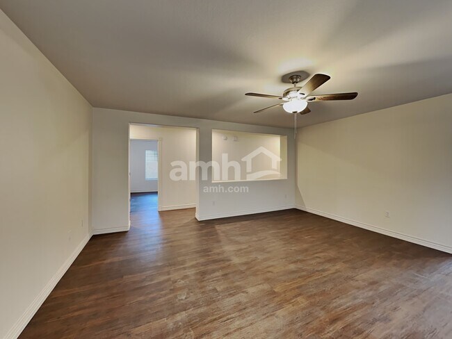 Building Photo - 309 W Vuelta Friso