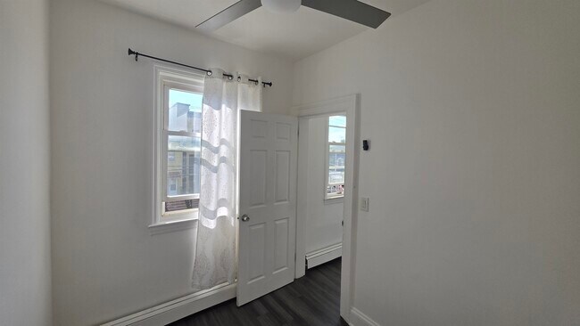 Building Photo - 176 Bartholdi Ave