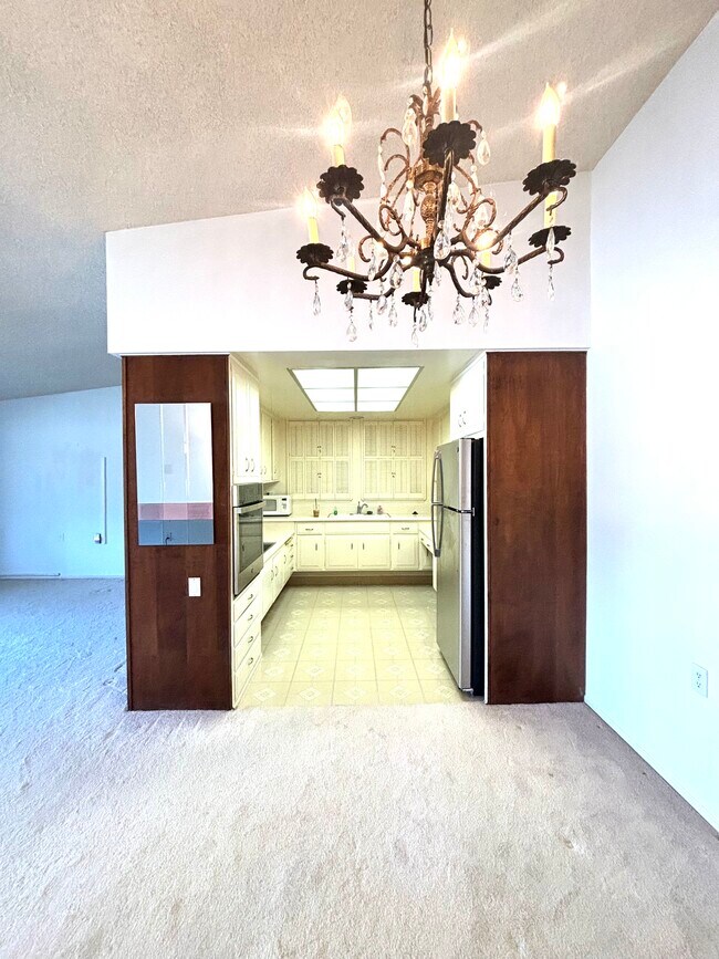 Building Photo - 361 Avenida Castilla