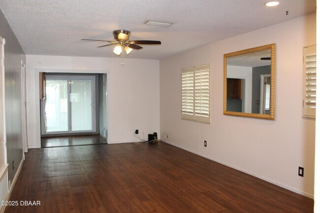 Building Photo - 903 W Millard Ct