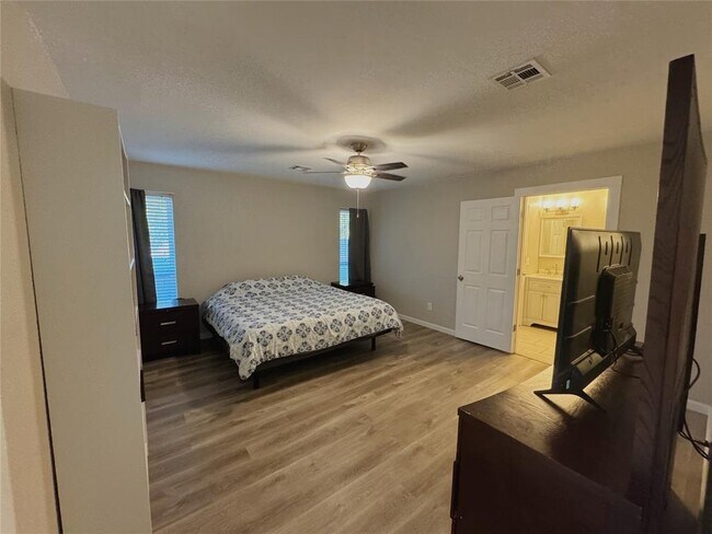 Building Photo - 408 Little Chisholm Cir