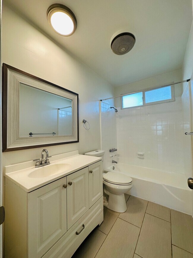 Building Photo - 2025 S Shenandoah St