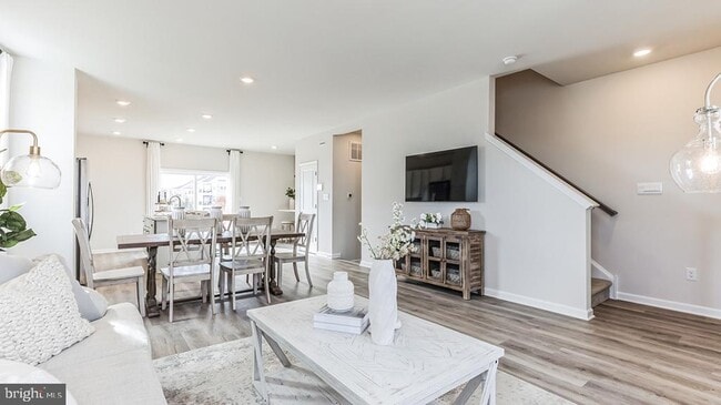 Building Photo - 212 Macoun Way