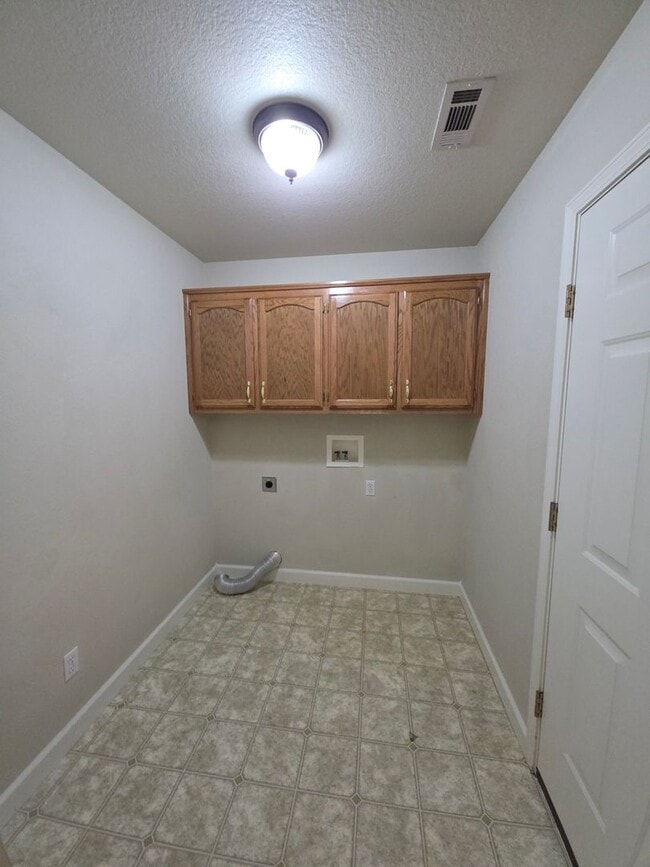 Building Photo - 2102 S Greenwich Ave