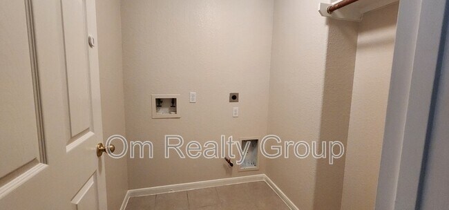 Building Photo - 9710 Fieldbloom Ln
